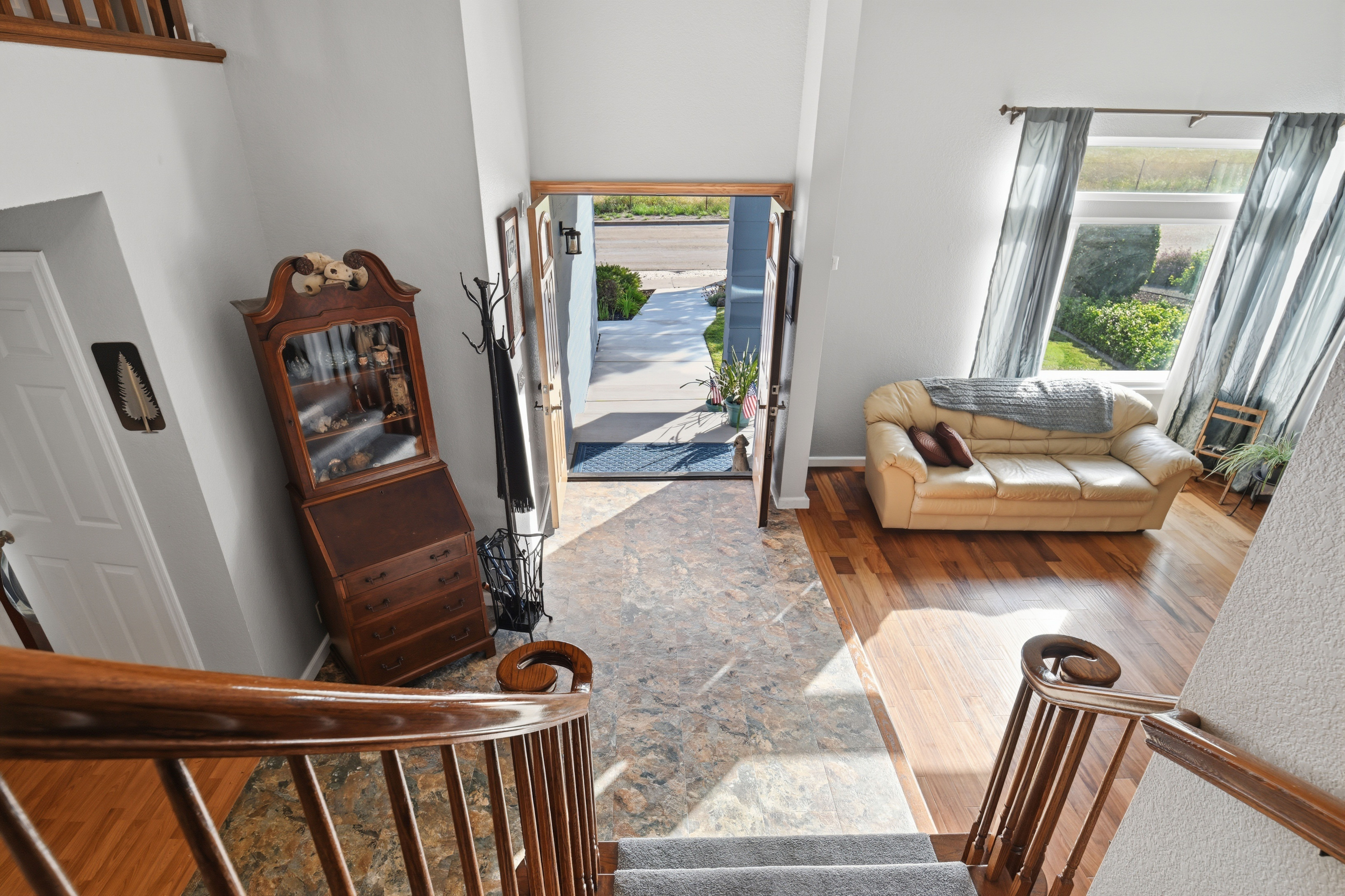  Stunningly Upgraded Home with Modern Amenities and Charm - 物件實景