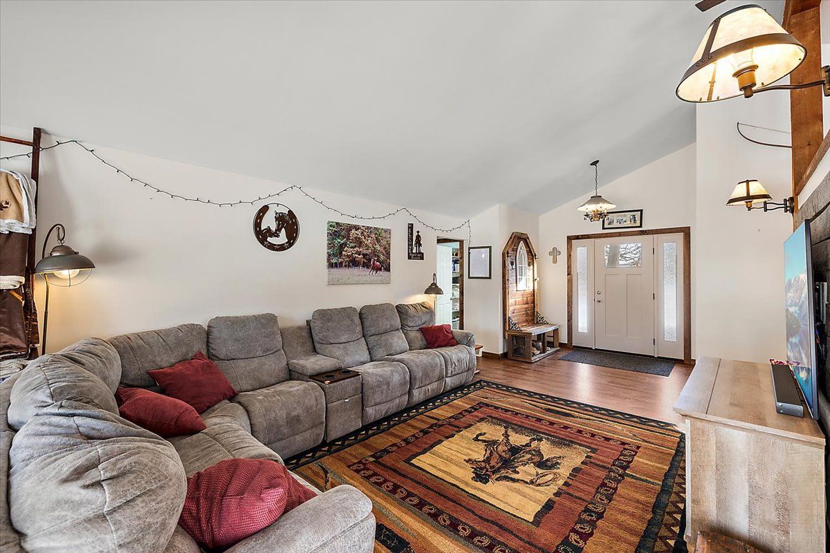 Metamora, Michigan, 48455, United States, 3 Bedrooms Bedrooms, ,2 BathroomsBathrooms,Residential,For Sale,1705008