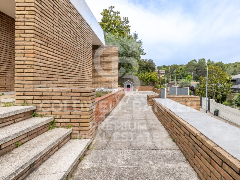 Cerdanyola del Vallès, Catalonia, ES, 4 Bedrooms Bedrooms, ,3 BathroomsBathrooms,Residential,For Sale,1856744