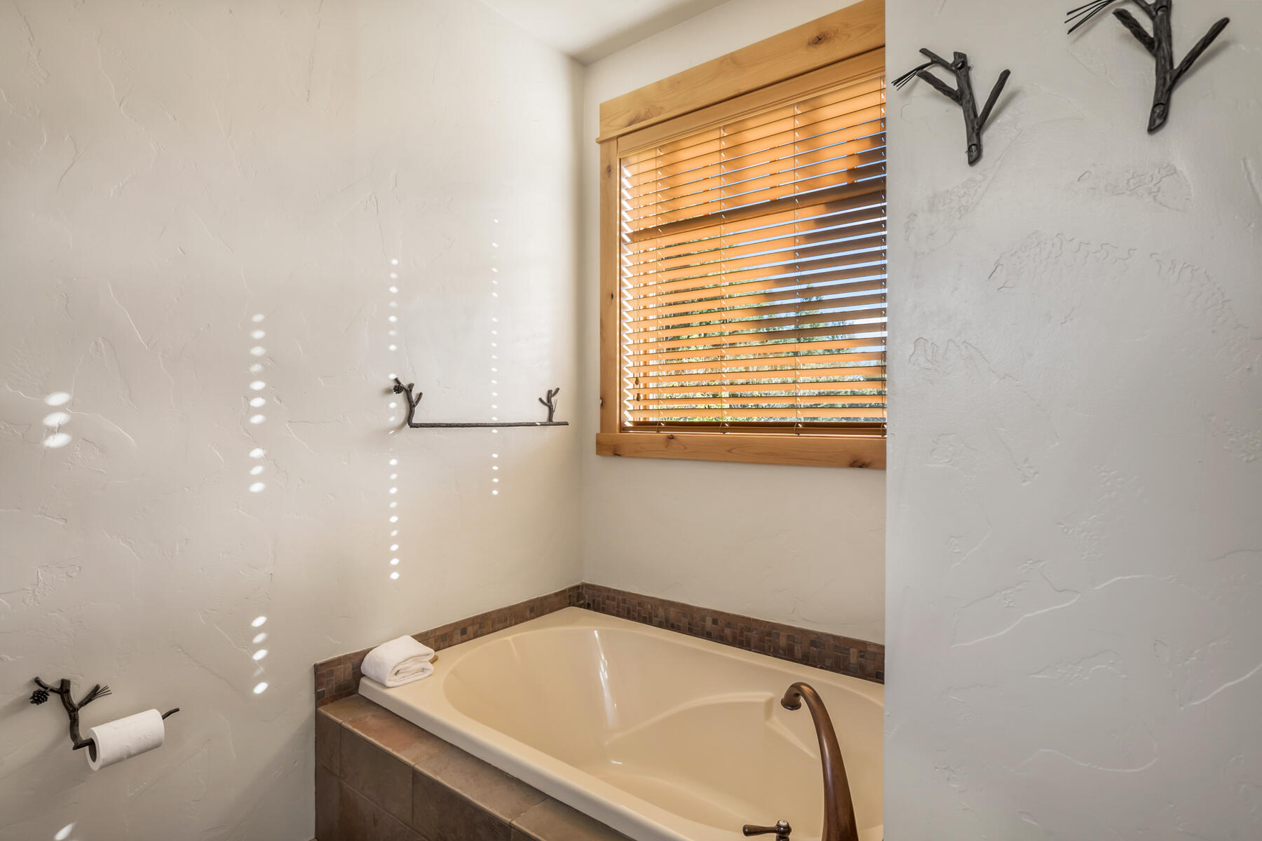 Powell Butte, Oregon, 97753, United States, 3 Bedrooms Bedrooms, ,4 BathroomsBathrooms,Residential,For Sale,1917768