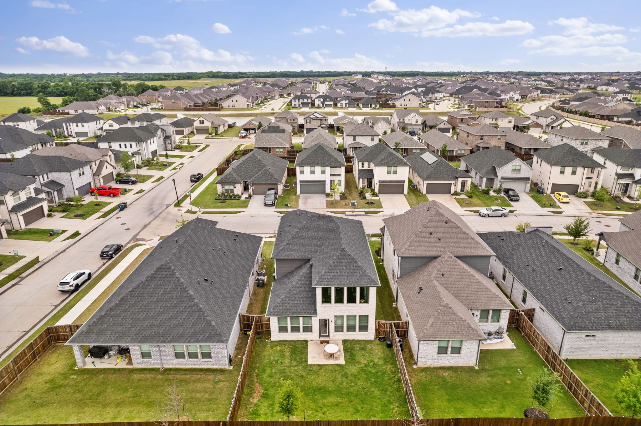  High Ceilings, Natural Light, and Modern Elegance in McKinney ISD - 物件實景