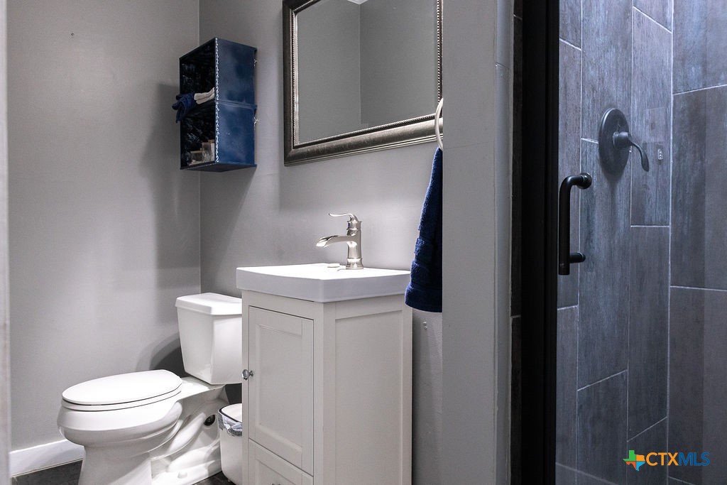 Yoakum, Texas, 77995, United States, 4 Bedrooms Bedrooms, ,3 BathroomsBathrooms,Residential,For Sale,1958998