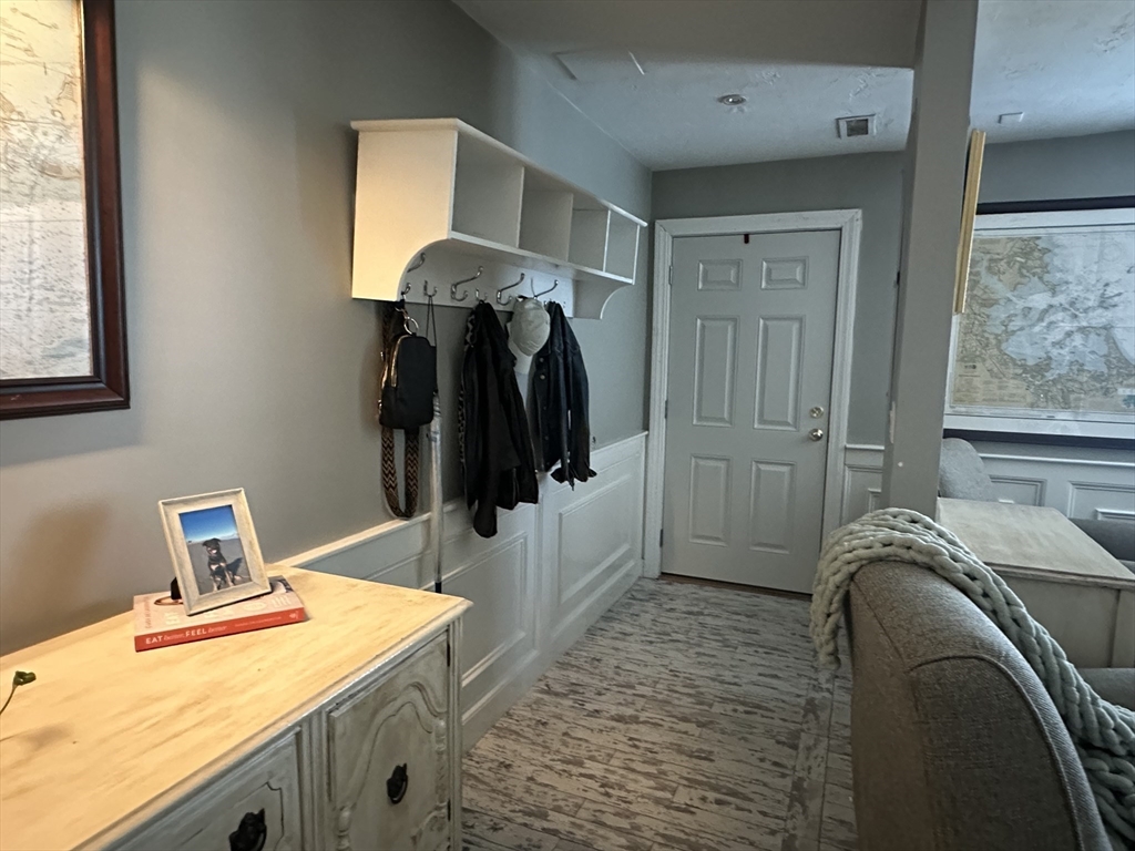 Quincy, Massachusetts, 02171, United States, 2 Bedrooms Bedrooms, ,3 BathroomsBathrooms,Residential,For Sale,1866744