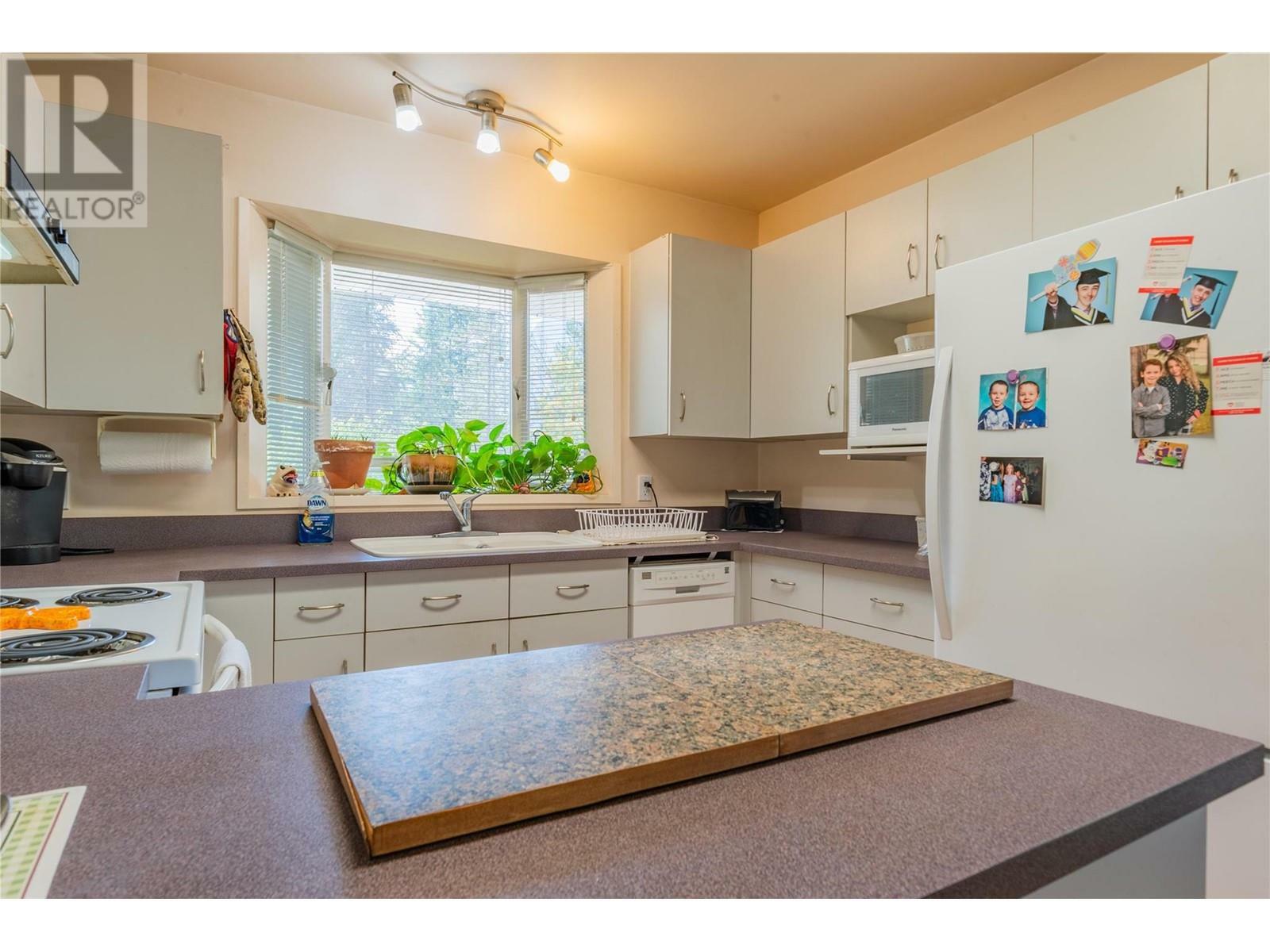 WINLAW, British Columbia, V0G 2J0, CA, 3 Bedrooms Bedrooms, ,2 BathroomsBathrooms,Residential,For Sale,1839031