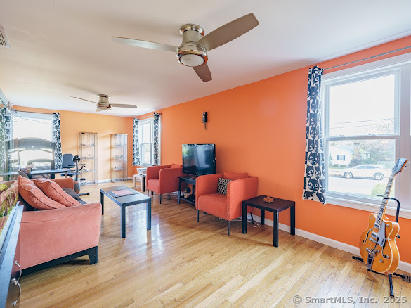 Orange, Connecticut, 06477, United States, 2 Bedrooms Bedrooms, ,2 BathroomsBathrooms,Residential,For Sale,1867599