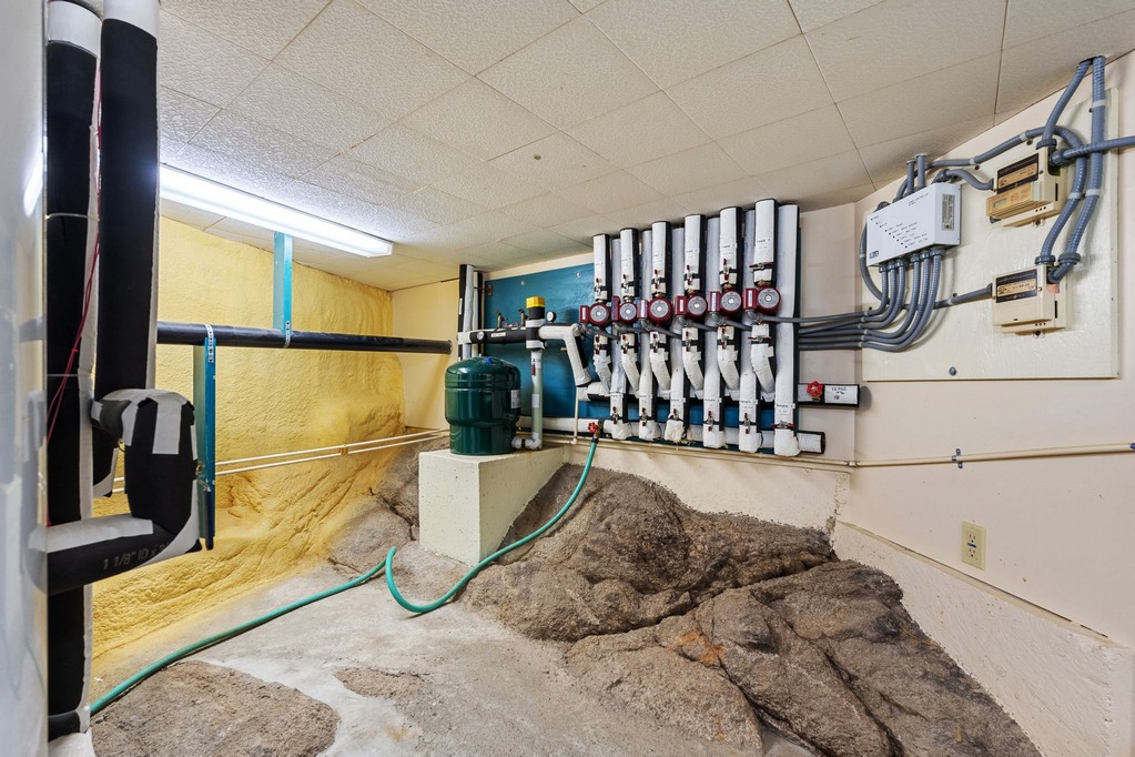 Bonners Ferry, Idaho, 83805, United States, 3 Bedrooms Bedrooms, ,4 BathroomsBathrooms,Residential,For Sale,1984473