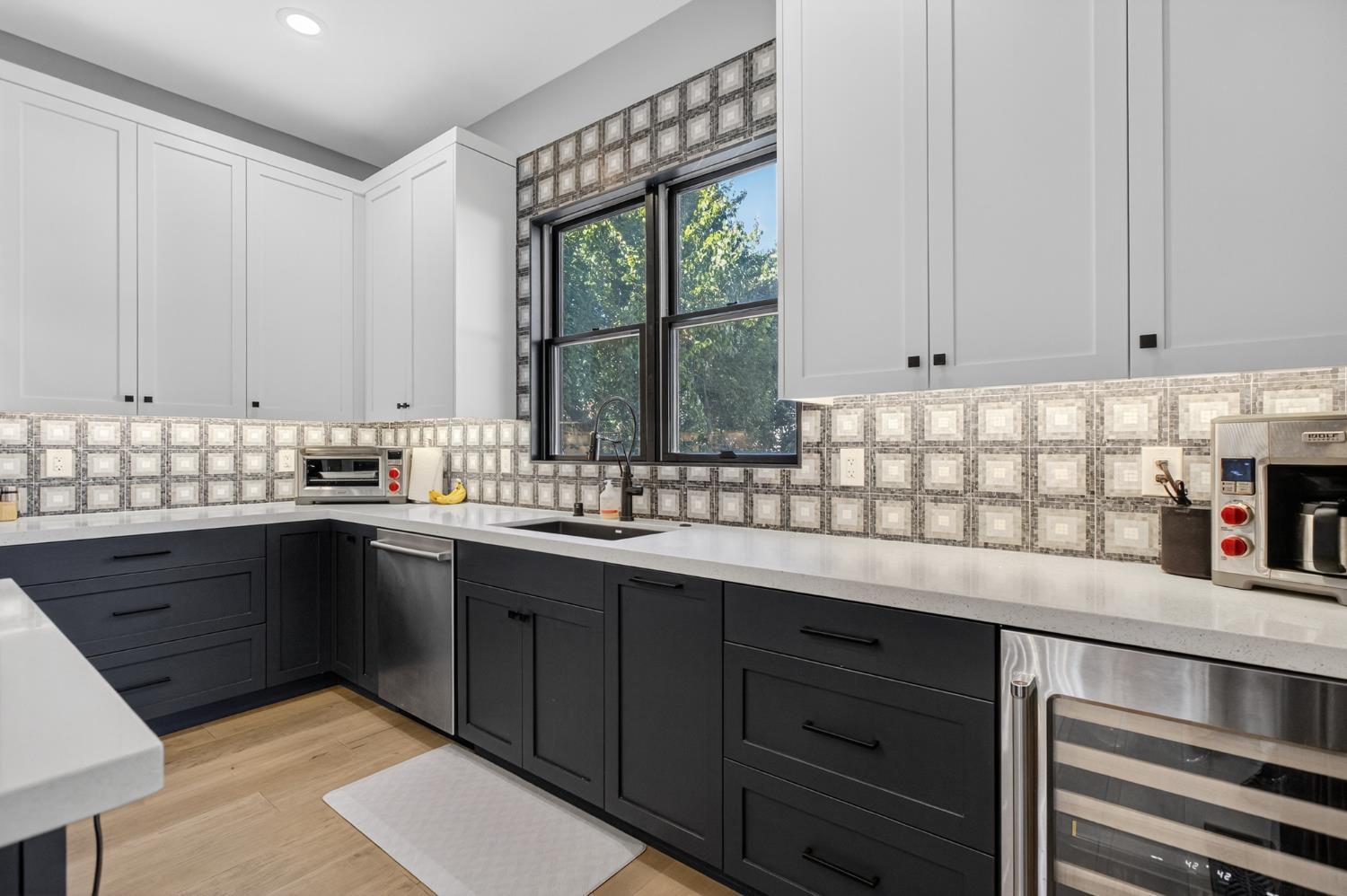 Sacramento, California, 95816, United States, 3 Bedrooms Bedrooms, ,5 BathroomsBathrooms,Residential,For Sale,1978117