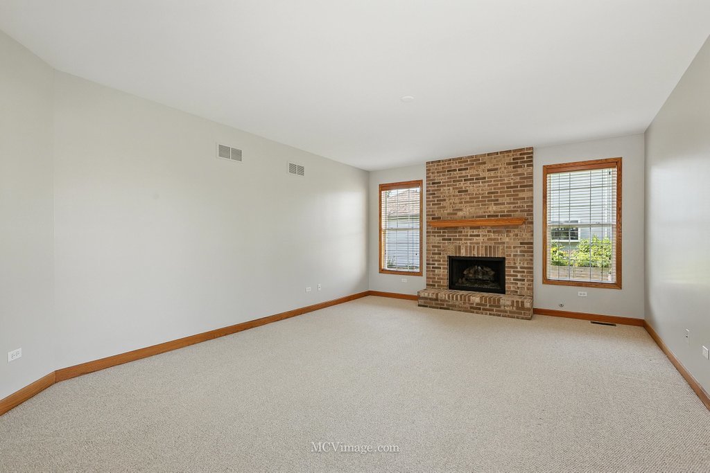 Plainfield, Illinois, 60586, United States, 5 Bedrooms Bedrooms, ,3 BathroomsBathrooms,Residential,For Sale,1927144