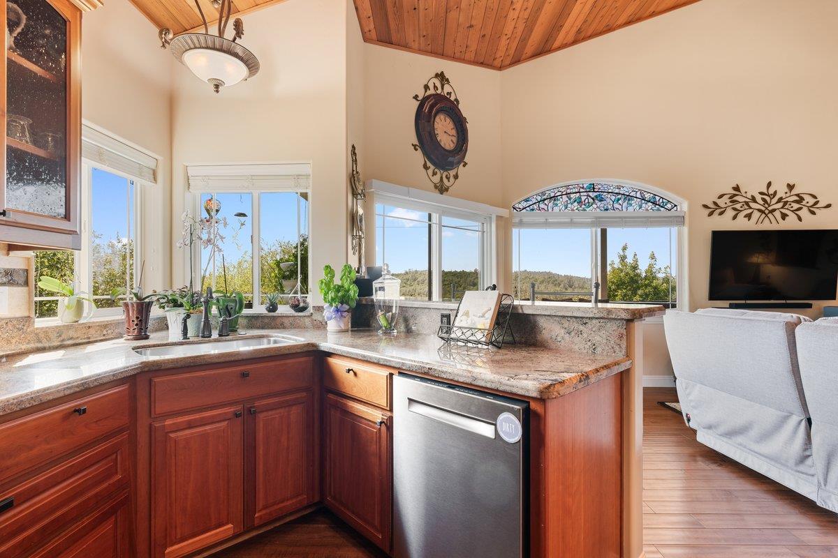 Penn Valley, California, 95946, United States, 5 Bedrooms Bedrooms, ,3 BathroomsBathrooms,Residential,For Sale,1915394