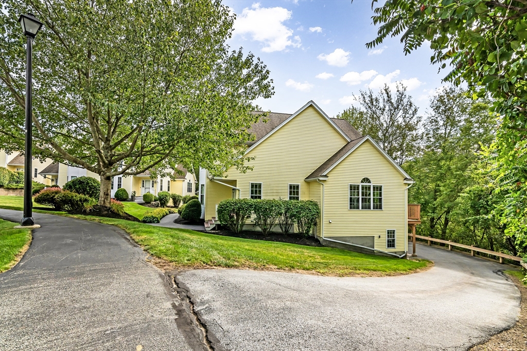 Haverhill, Massachusetts, 01832, United States, 2 Bedrooms Bedrooms, ,3 BathroomsBathrooms,Residential,For Sale,1931401