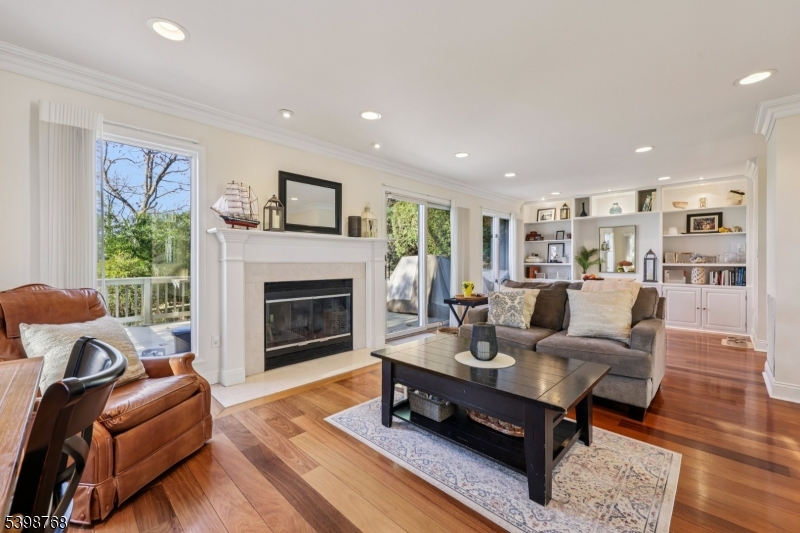 Wayne Twp., New Jersey, 07470, United States, 2 Bedrooms Bedrooms, ,3 BathroomsBathrooms,Residential,For Sale,2002003