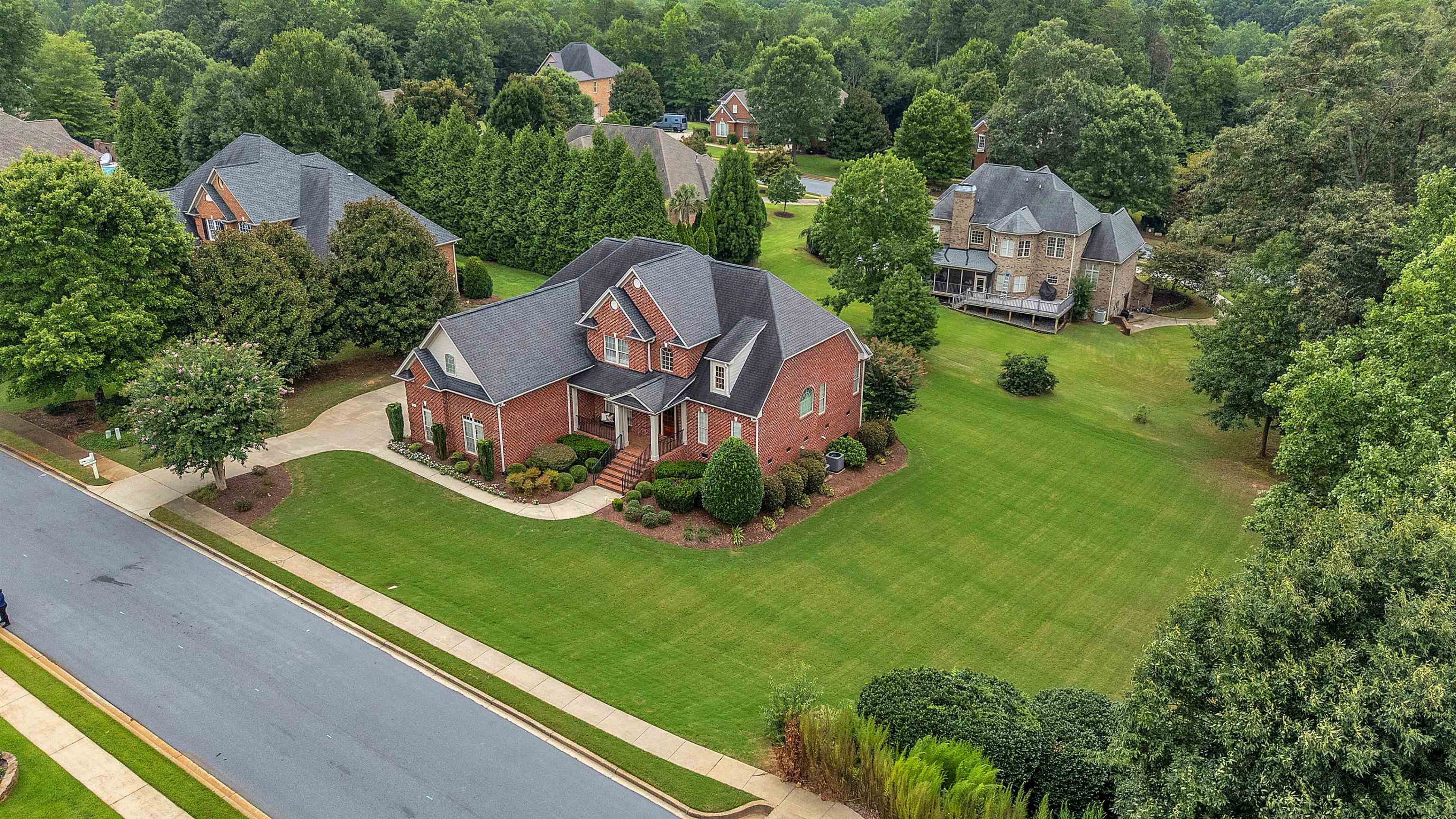 spartanburg, South Carolina, 29301, United States, 5 Bedrooms Bedrooms, ,4 BathroomsBathrooms,Residential,For Sale,1913401