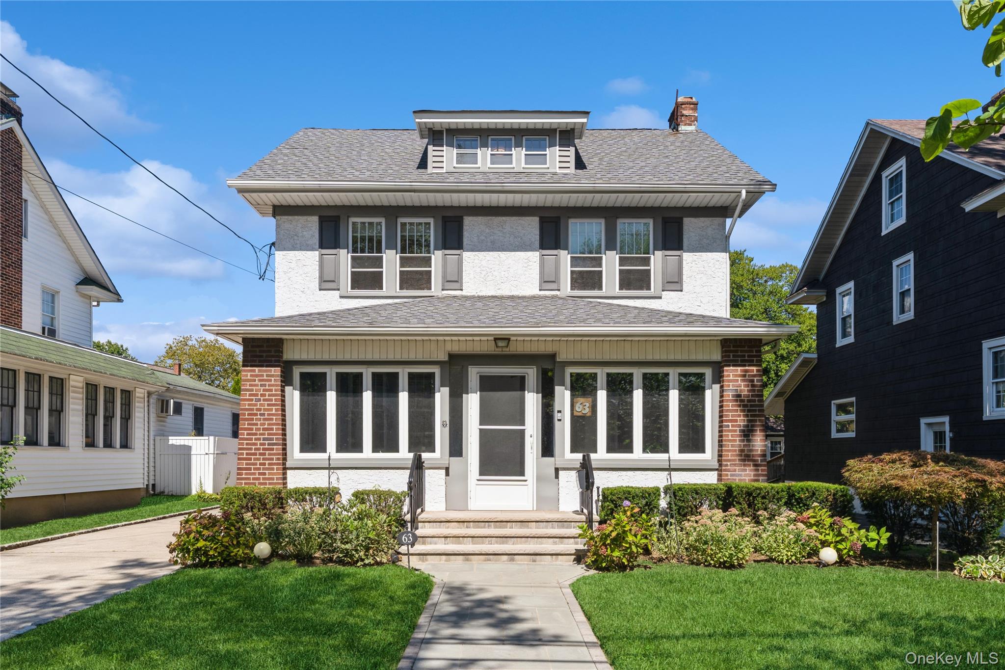 Lynbrook, New York, 11563, United States, 3 Bedrooms Bedrooms, ,2 BathroomsBathrooms,Residential,For Sale,1941758
