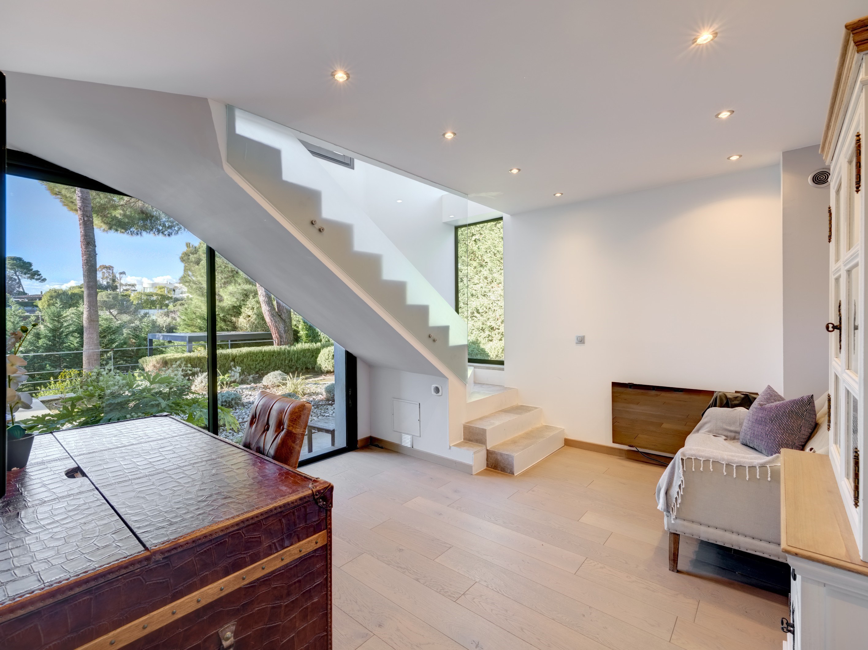  Contemporary villa for sale in Super Cannes 265 m² with pool and partial sea vi… - 物件實景