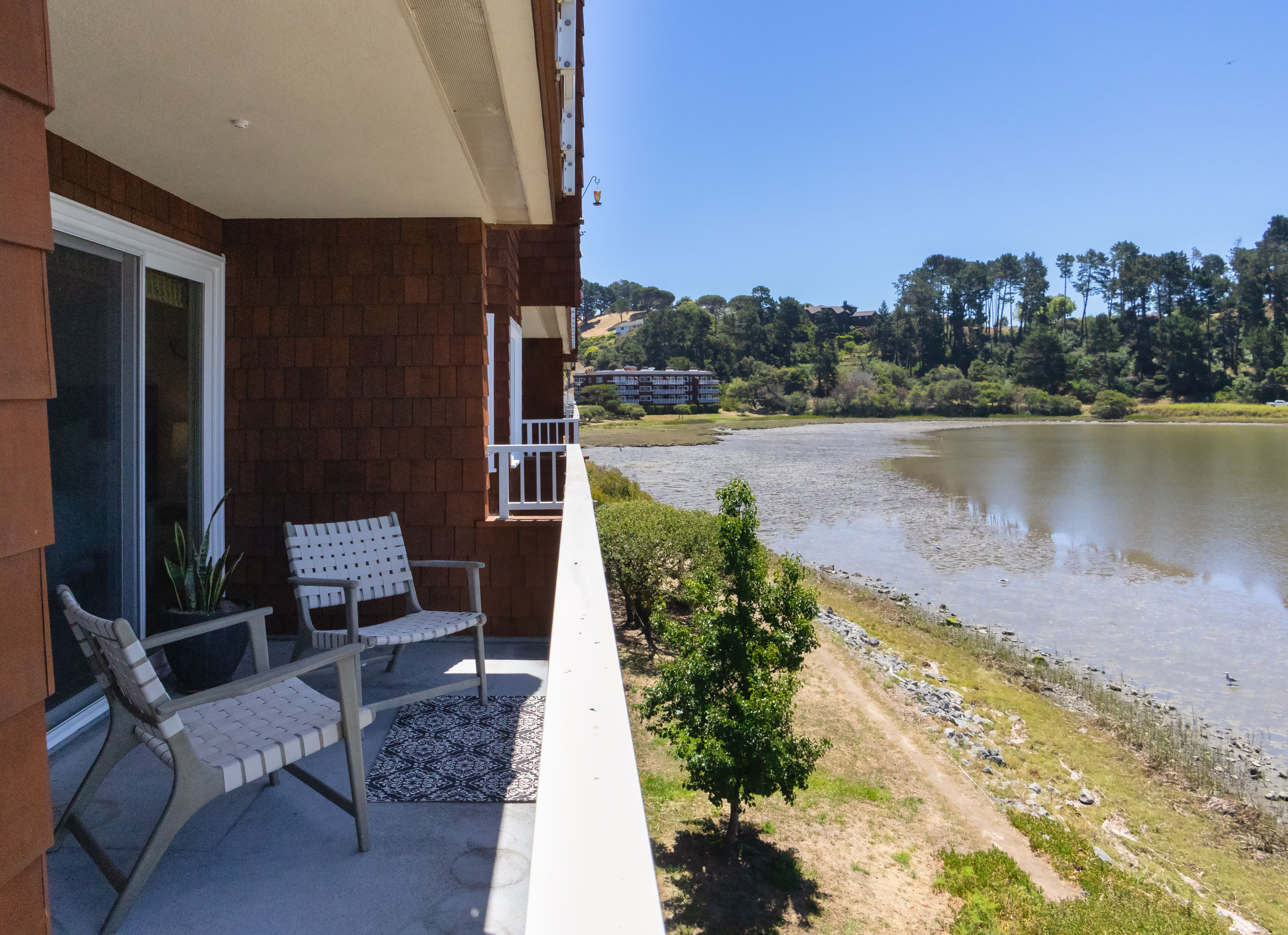  Light-Filled Leveled Three-Bedroom Home with Sweeping Bay Vistas - 物件實景