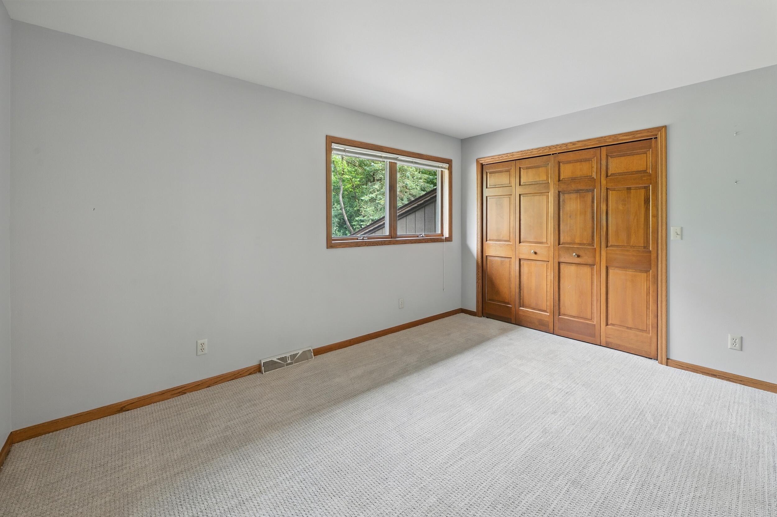 Delafield, Wisconsin, 53029, United States, 2 Bedrooms Bedrooms, ,4 BathroomsBathrooms,Residential,For Sale,1917122