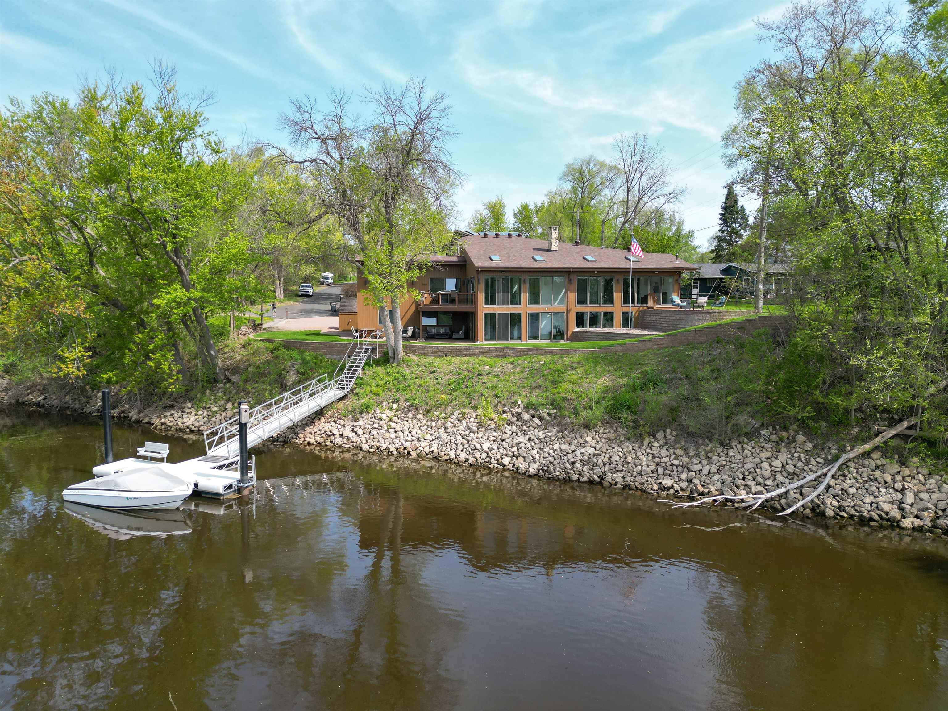 La Crosse, Wisconsin, 54601, United States, 4 Bedrooms Bedrooms, ,5 BathroomsBathrooms,Residential,For Sale,2049360