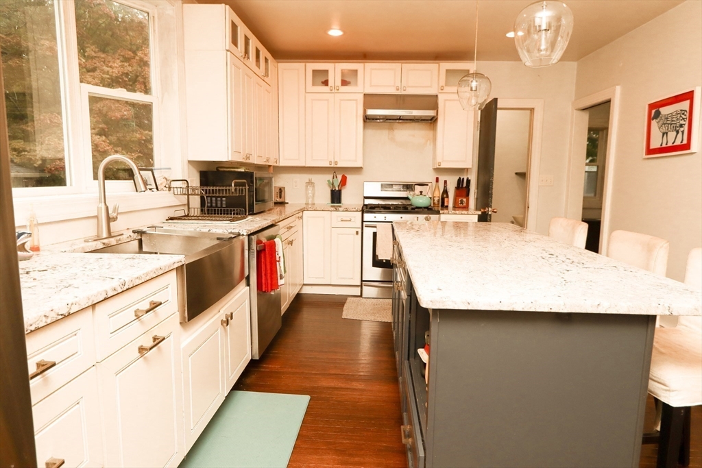 Brockton, Massachusetts, 02301, United States, 3 Bedrooms Bedrooms, ,2 BathroomsBathrooms,Residential,For Sale,1955678