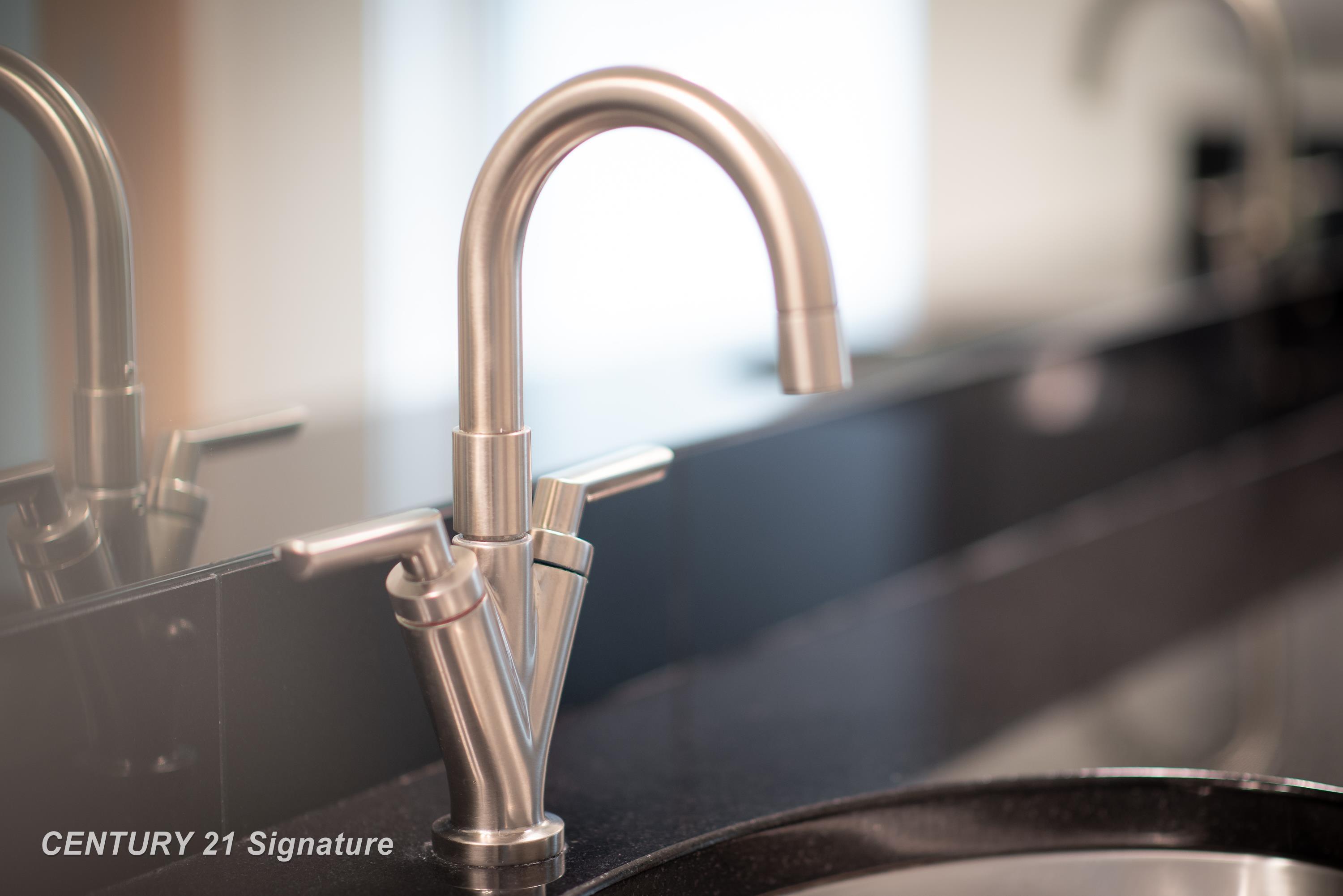 Midland, Michigan, 48642, United States, 4 Bedrooms Bedrooms, ,5 BathroomsBathrooms,Residential,For Sale,1979338