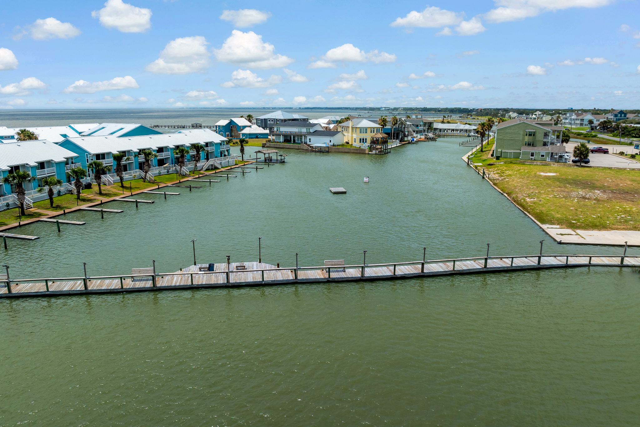  Canal-Front Coastal Retreat - 物件實景