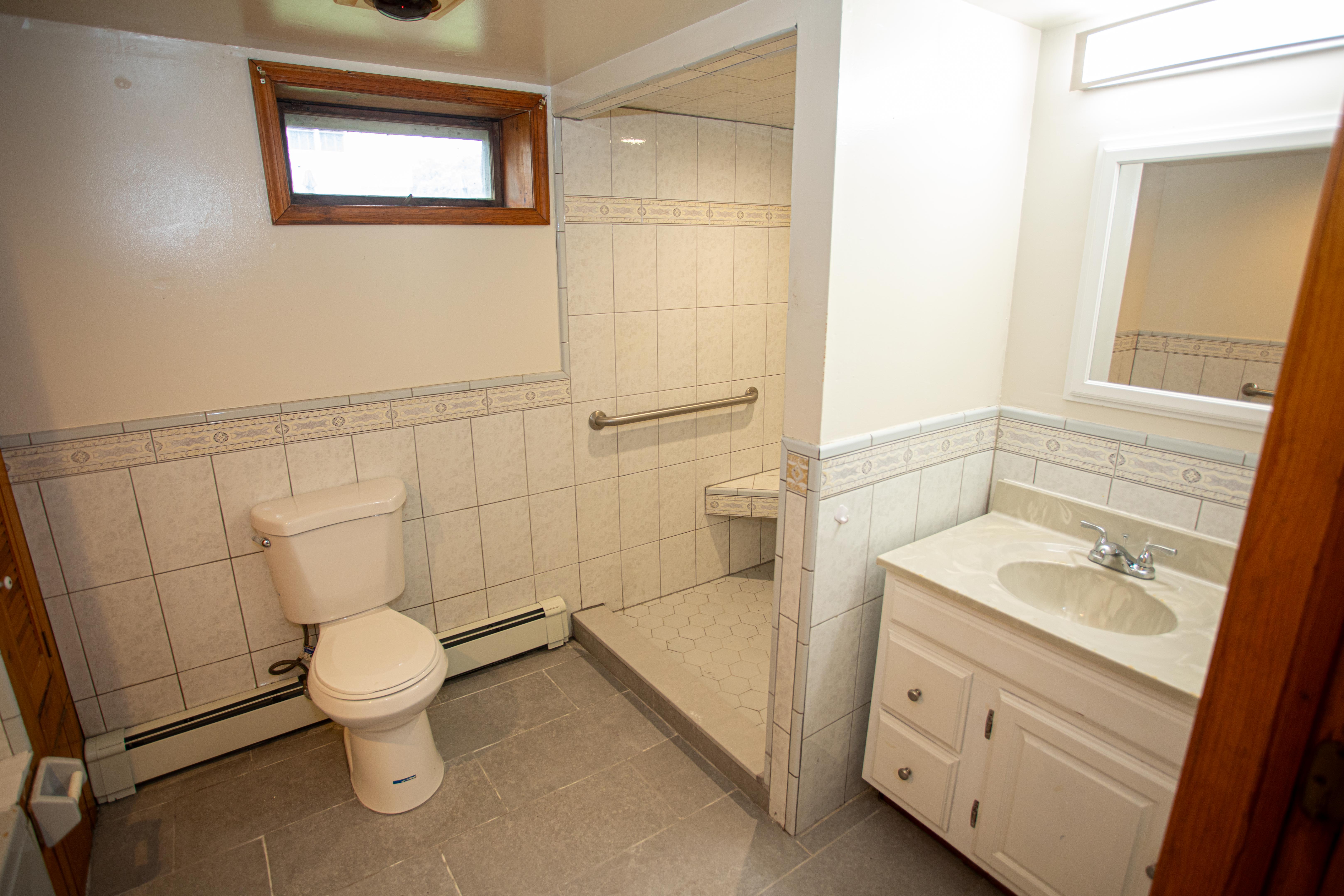 1220 - South Amboy, New Jersey, 08879, United States, 3 Bedrooms Bedrooms, ,2 BathroomsBathrooms,Residential,For Sale,1983627