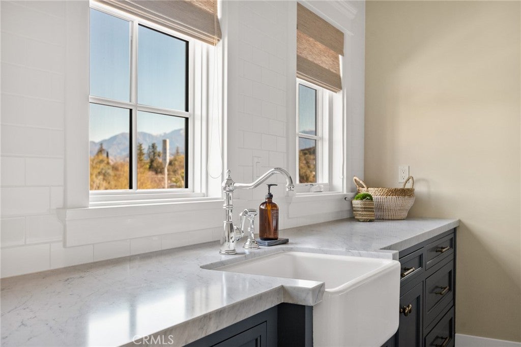 Redlands, California, 92373, United States, 5 Bedrooms Bedrooms, ,6 BathroomsBathrooms,Residential,For Sale,1984155