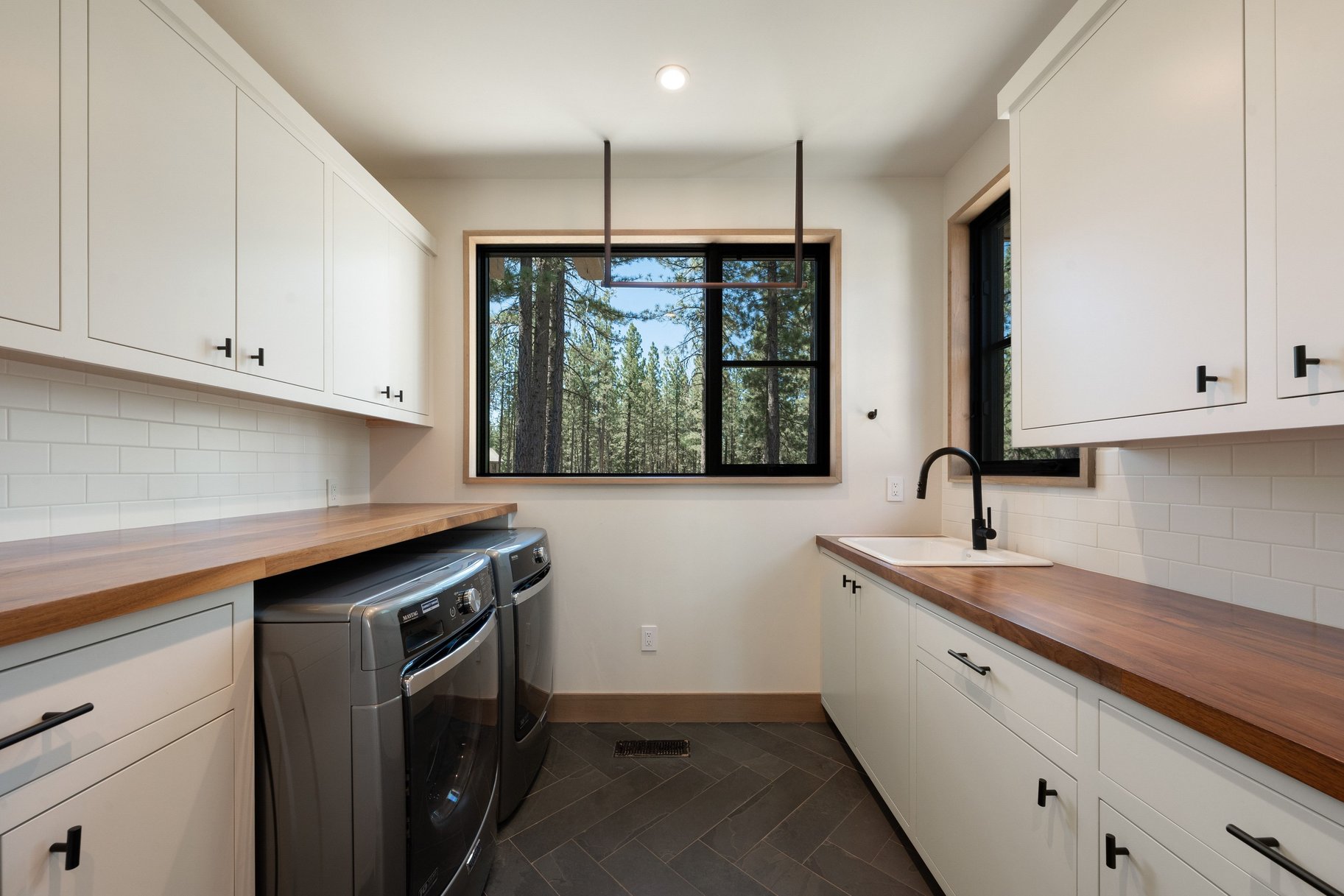  Turnkey Mountain Luxury with Designer Upgrades & Mountain Views - 物件實景