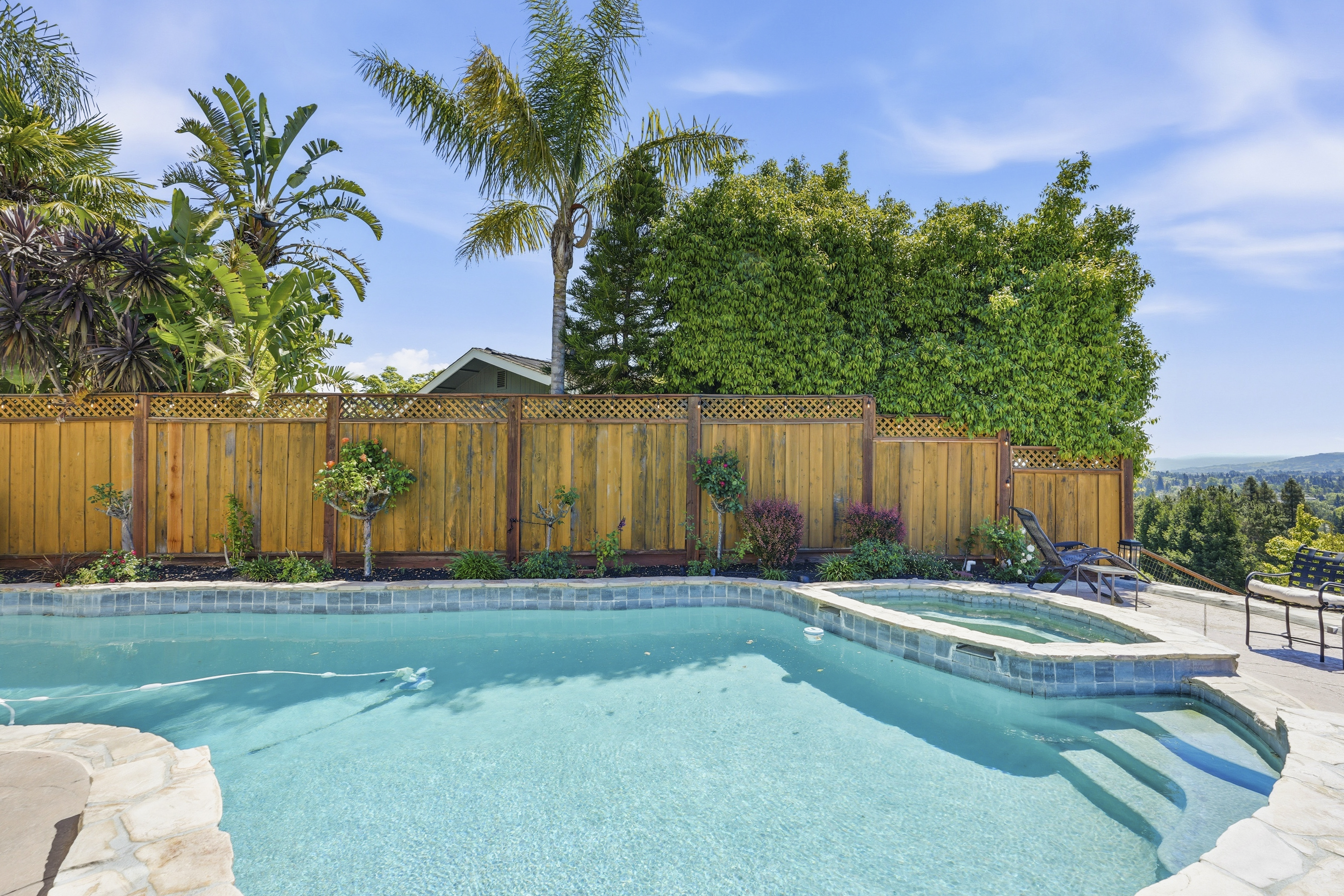  Million Dollar Views and Timeless Elegance in This Exceptional Residence - 物件實景