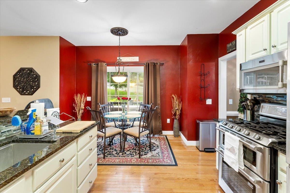 Blacksburg, Virginia, 24060, United States, 5 Bedrooms Bedrooms, ,4 BathroomsBathrooms,Residential,For Sale,1828215