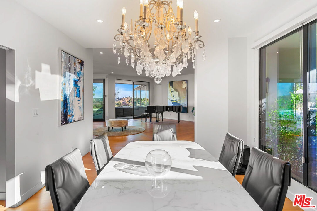Los Angeles, California, 90046, United States, 5 Bedrooms Bedrooms, ,6 BathroomsBathrooms,Residential,For Sale,1897072