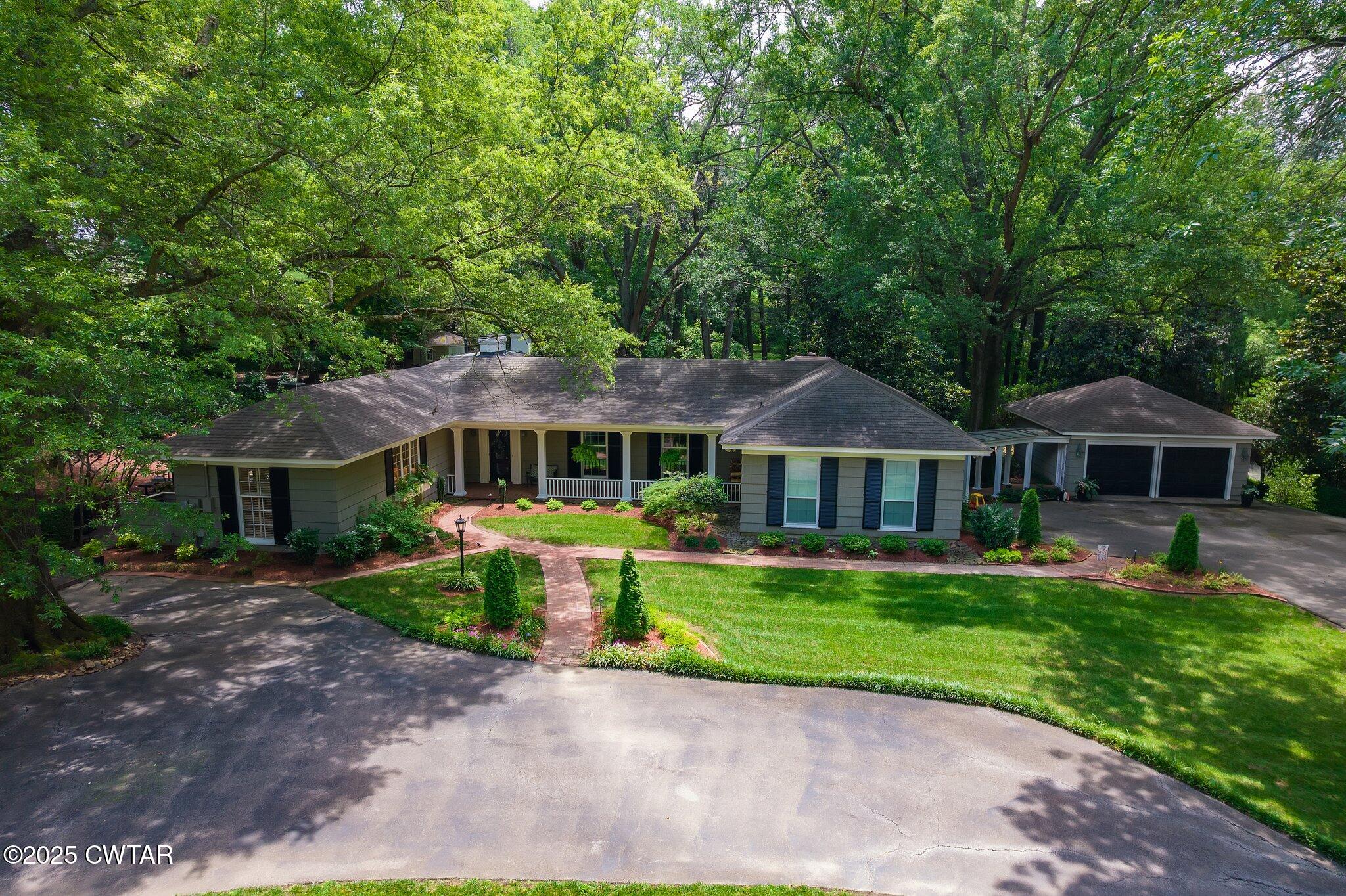 Jackson, Tennessee, 38301, United States, 3 Bedrooms Bedrooms, ,4 BathroomsBathrooms,Residential,For Sale,1859511