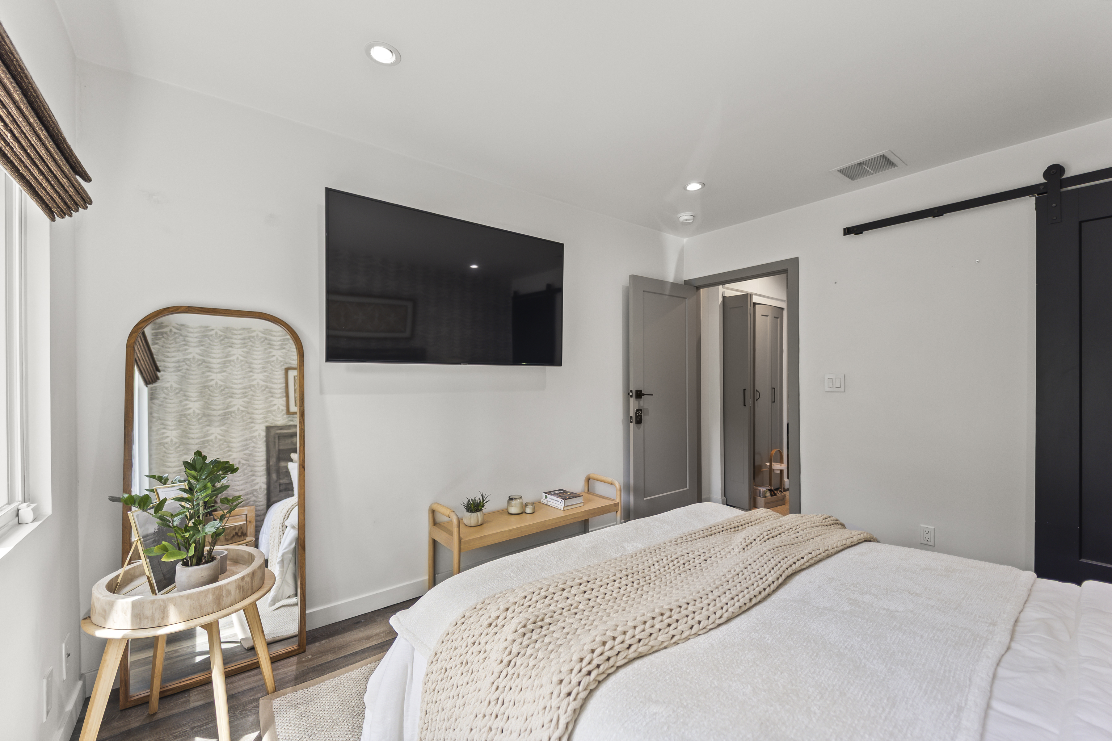  7733 Lexington Ave - 物件實景