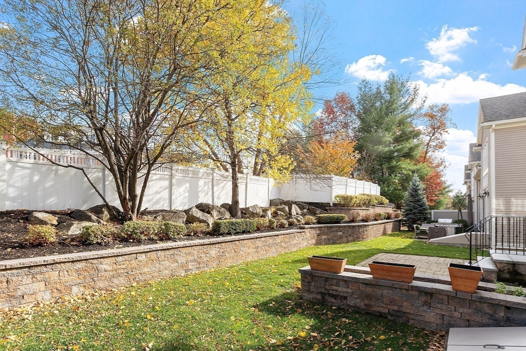 Lynnfield, Massachusetts, 01940, United States, 2 Bedrooms Bedrooms, ,3 BathroomsBathrooms,Residential,For Sale,1991893