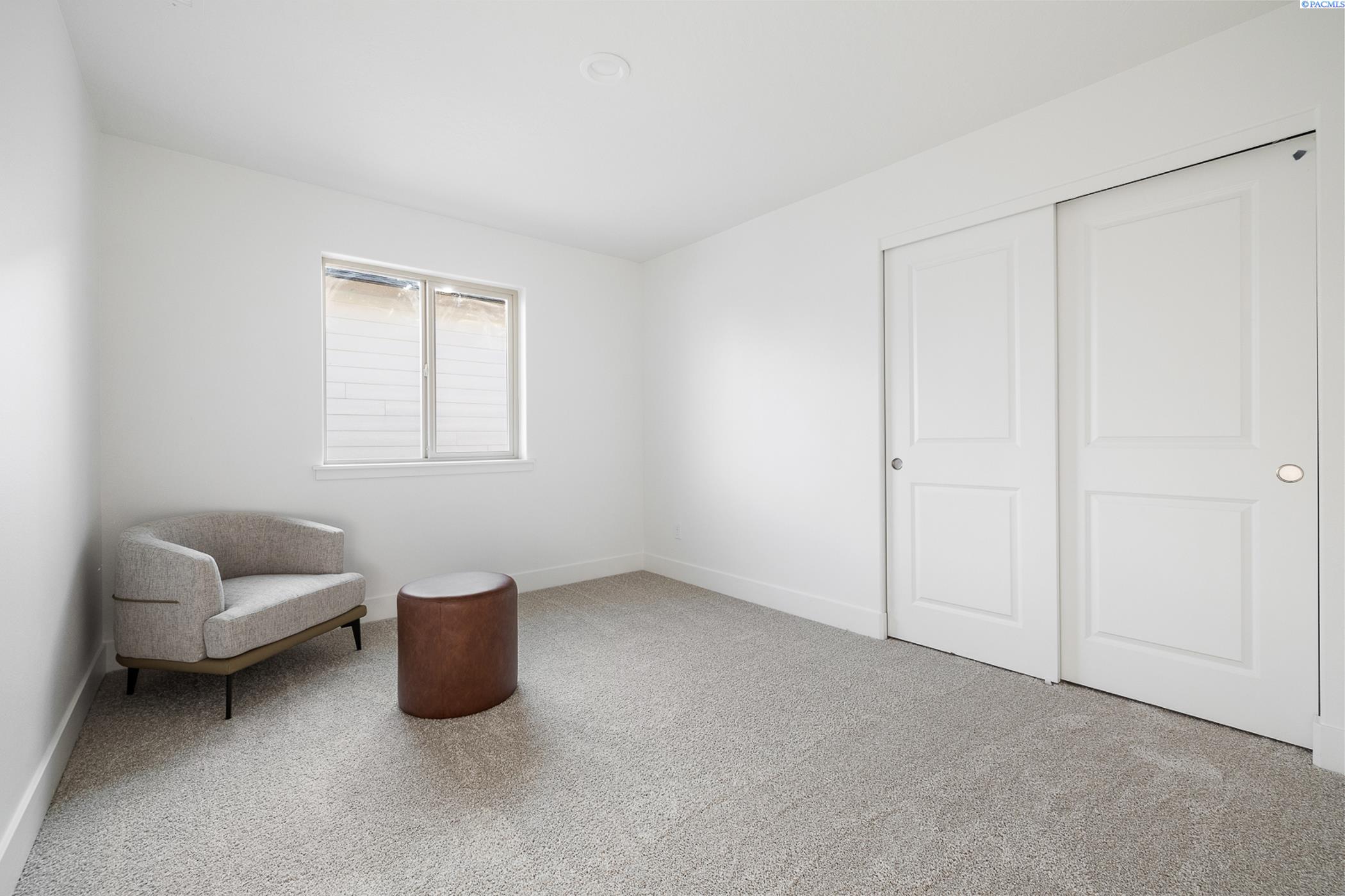 Kennewick, Washington, 99337, United States, 7 Bedrooms Bedrooms, ,Residential,For Sale,1794567