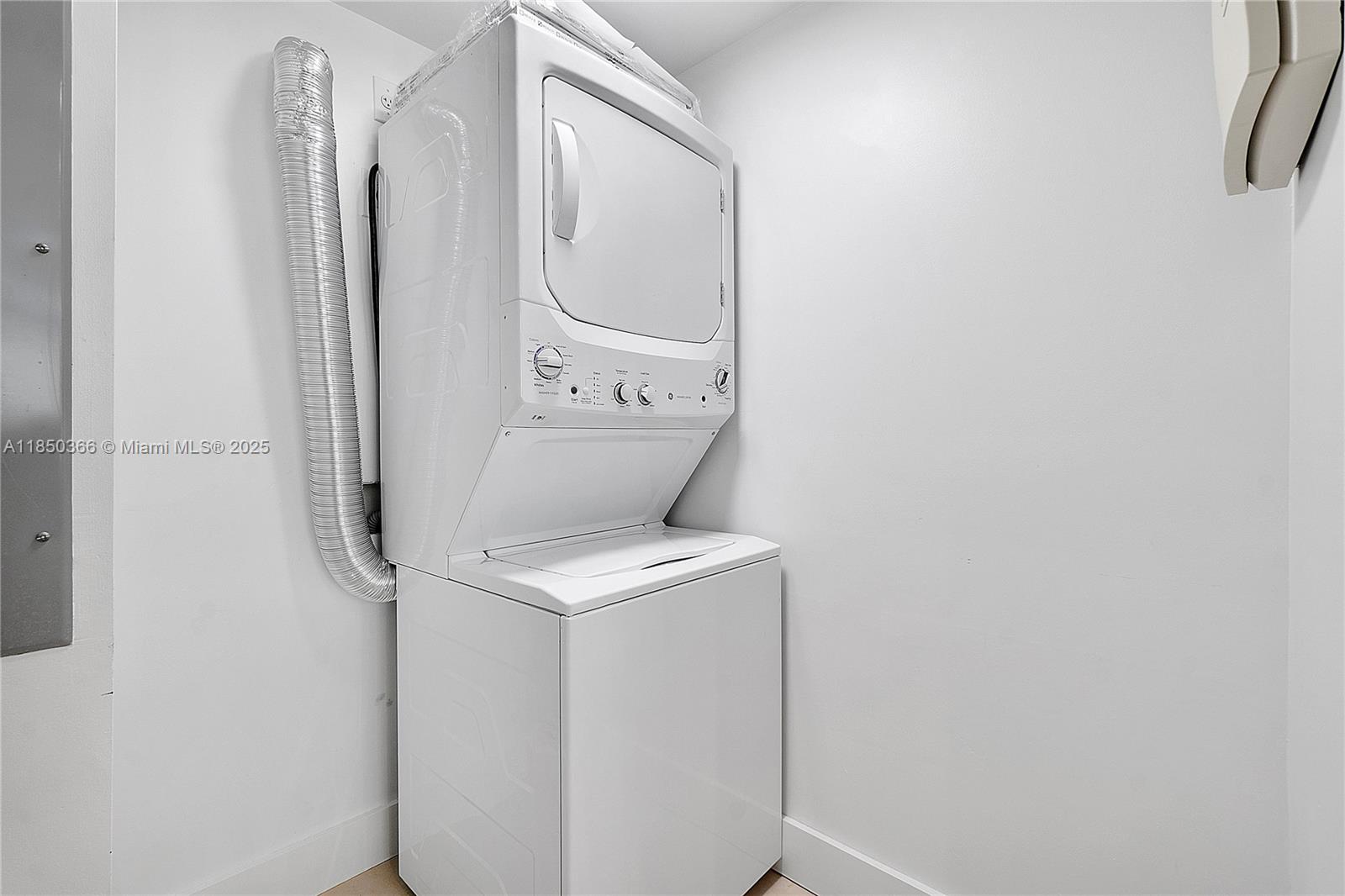 Miami Beach, Florida, 33140, United States, 1 Bedroom Bedrooms, ,1 BathroomBathrooms,Residential,For Sale,1906167