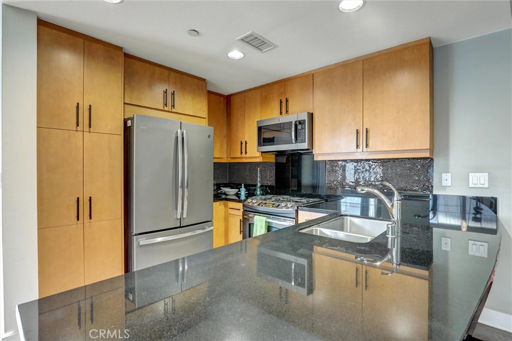 Long Beach, California, 90802, United States, 3 Bedrooms Bedrooms, ,2 BathroomsBathrooms,Residential,For Sale,1921298