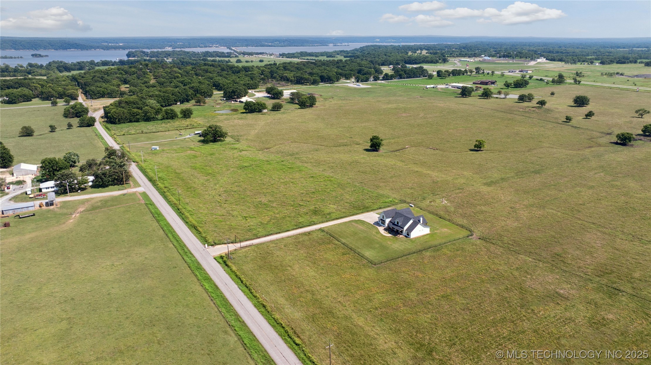 Pryor, Oklahoma, 74361, United States, 4 Bedrooms Bedrooms, ,4 BathroomsBathrooms,Residential,For Sale,1916724
