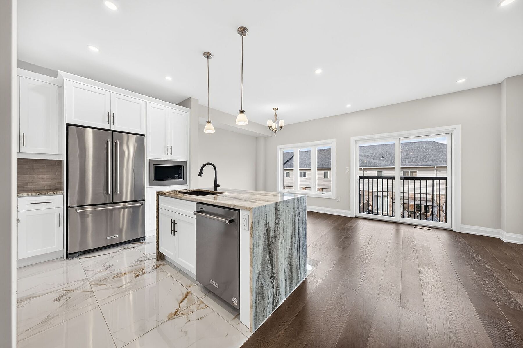  Brand New Luxurious Townhome - 物件實景