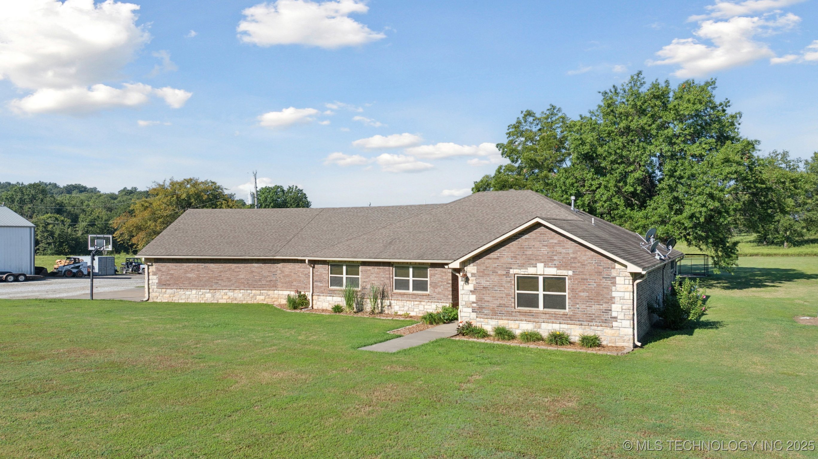 Henryetta, Oklahoma, 74437, United States, 4 Bedrooms Bedrooms, ,4 BathroomsBathrooms,Residential,For Sale,1939303