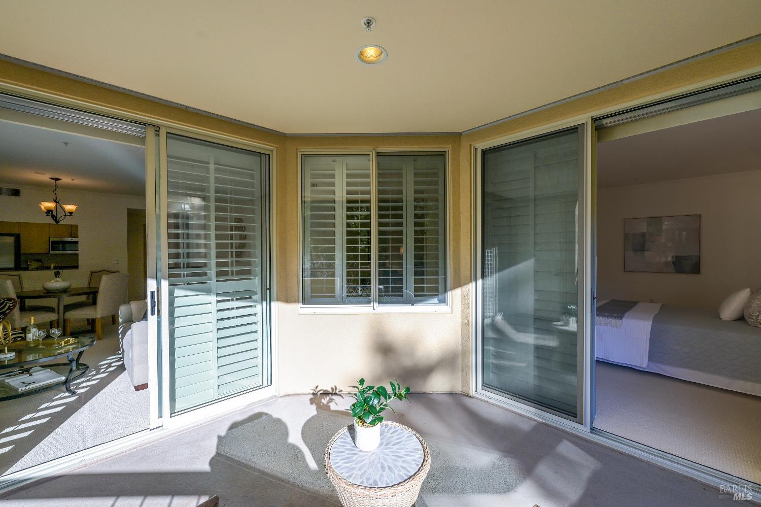 San Rafael, California, 94903, United States, 1 Bedroom Bedrooms, ,2 BathroomsBathrooms,Residential,For Sale,1997227