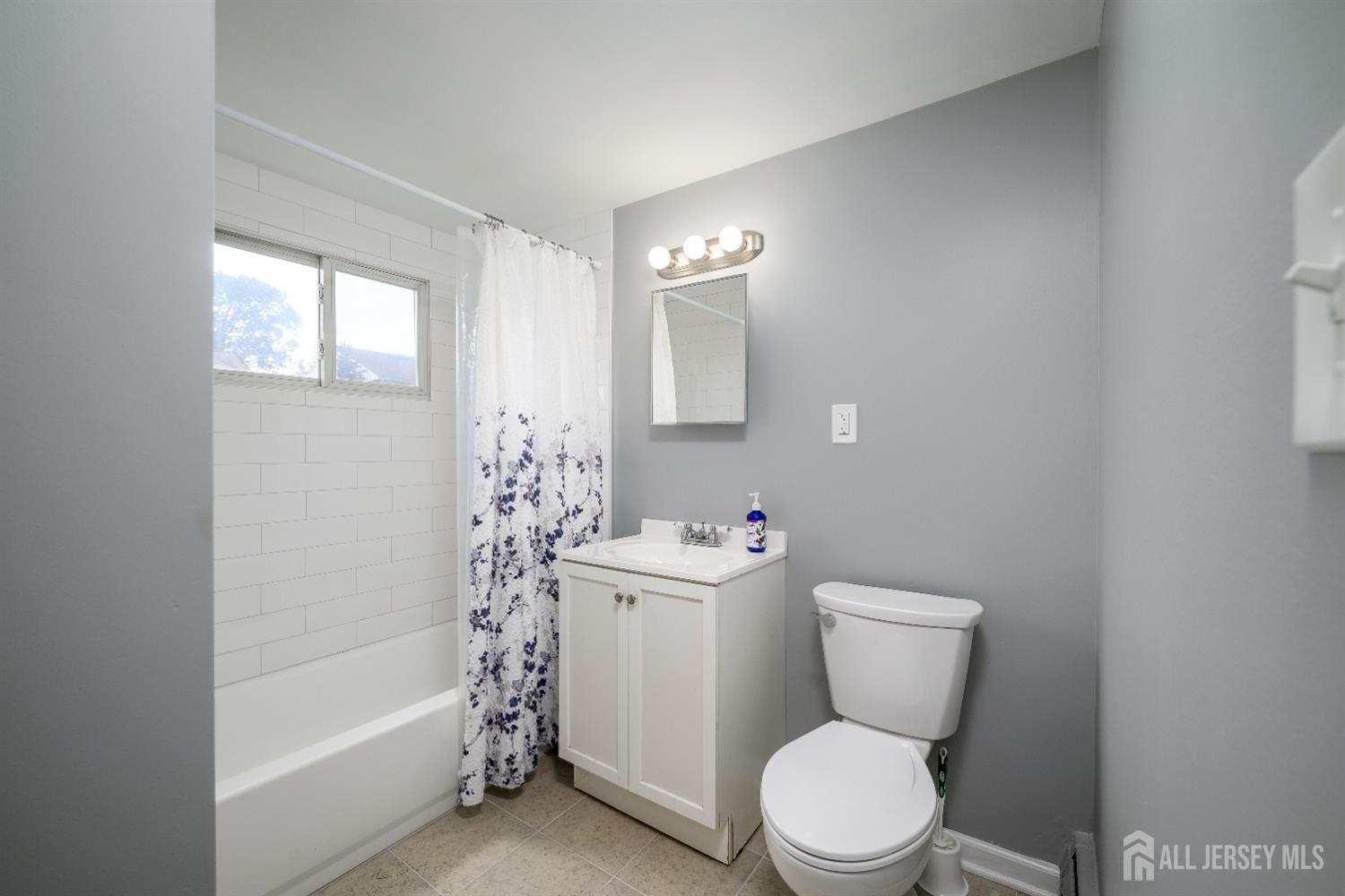 Colonia, New Jersey, 07067, United States, 4 Bedrooms Bedrooms, ,2 BathroomsBathrooms,Residential,For Sale,1961798