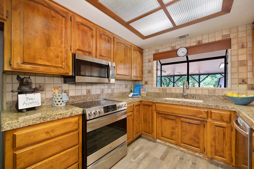 Applegate, California, 95703, United States, 3 Bedrooms Bedrooms, ,3 BathroomsBathrooms,Residential,For Sale,1912050