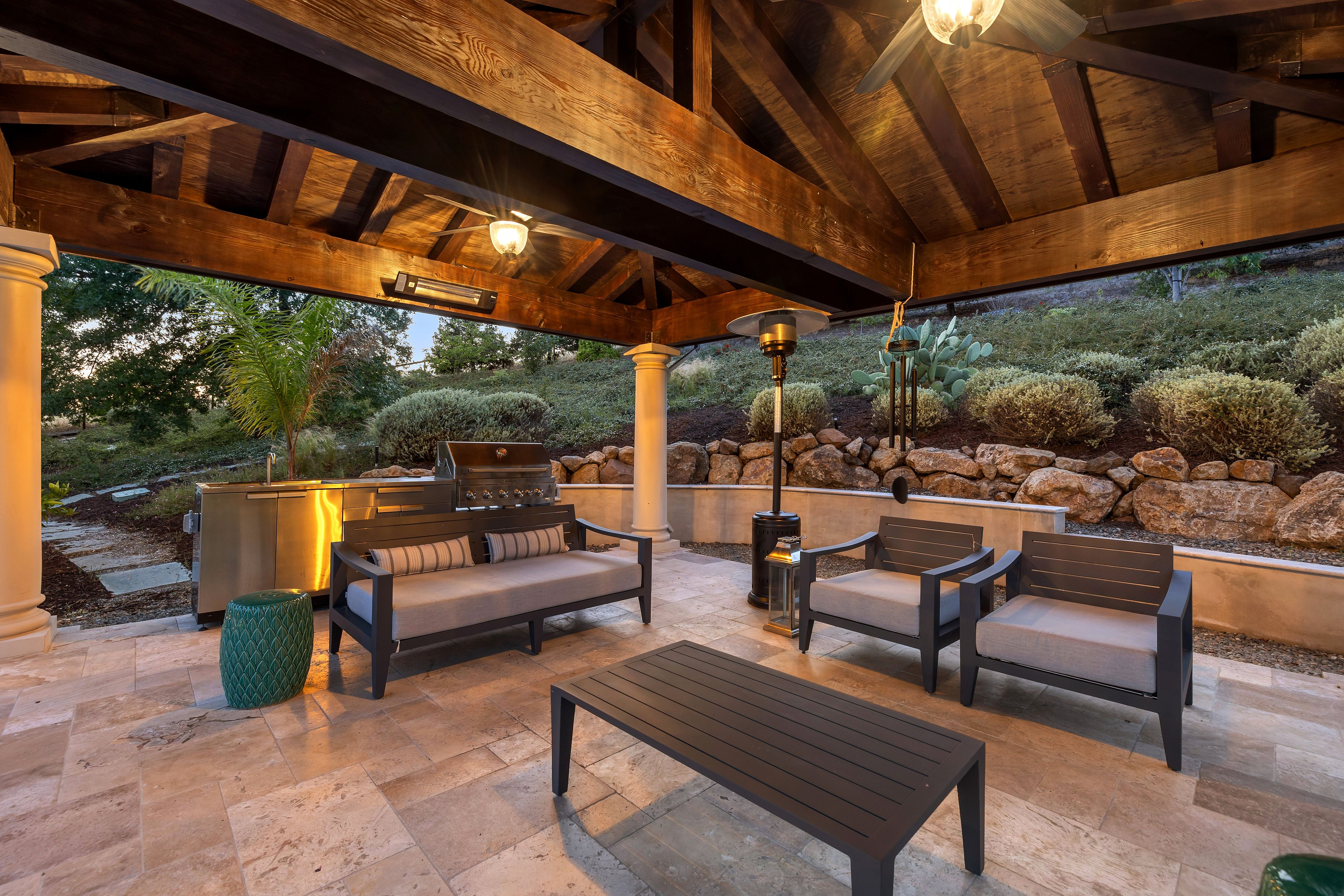  Grand Mediterranean Estate with Private Multi-Generational Wing - 物件實景