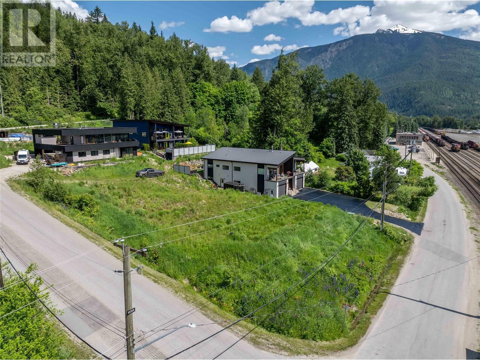 REVELSTOKE, British Columbia, V0E 2S0, CA, ,Residential,For Sale,1856679