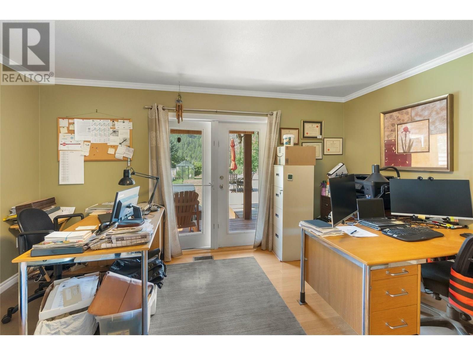 CASTLEGAR, British Columbia, V1N 4S6, CA, 4 Bedrooms Bedrooms, ,3 BathroomsBathrooms,Residential,For Sale,1859816