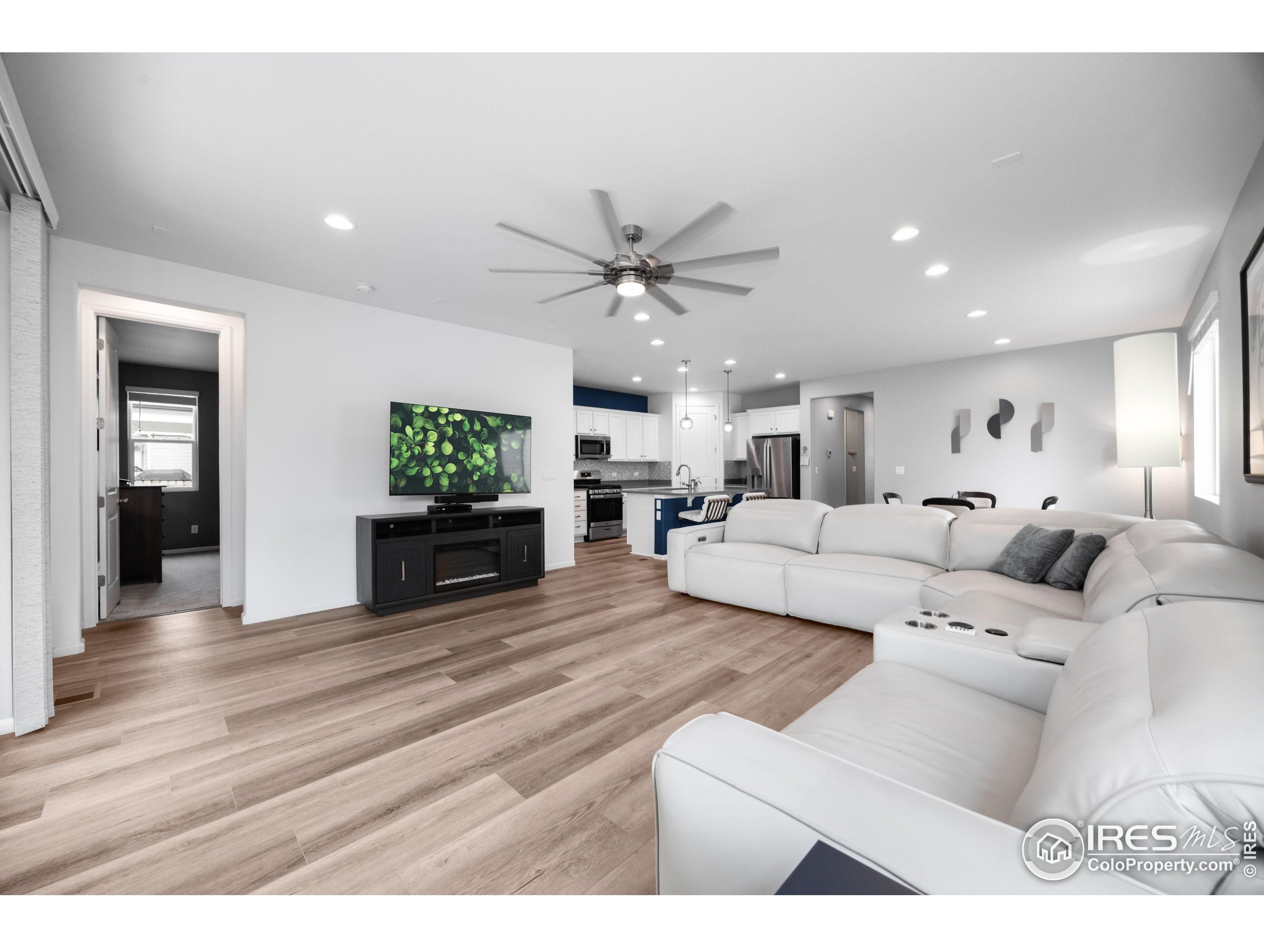 Windsor, Colorado, 80528, United States, 3 Bedrooms Bedrooms, ,1 BathroomBathrooms,Residential,For Sale,1896586