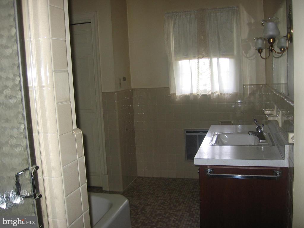 Stephens City, Virginia, 22655, United States, 3 Bedrooms Bedrooms, ,2 BathroomsBathrooms,Residential,For Sale,2001970