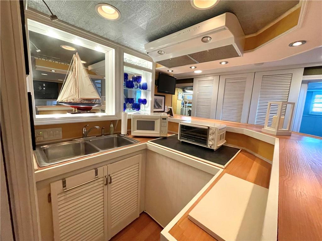 Tiverton, Rhode Island, 02878, United States, 4 Bedrooms Bedrooms, ,3 BathroomsBathrooms,Residential,For Sale,1995441