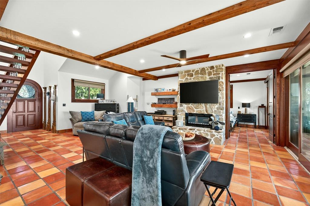 Pottsboro, Texas, 75076, United States, 4 Bedrooms Bedrooms, ,3 BathroomsBathrooms,Residential,For Sale,1974210