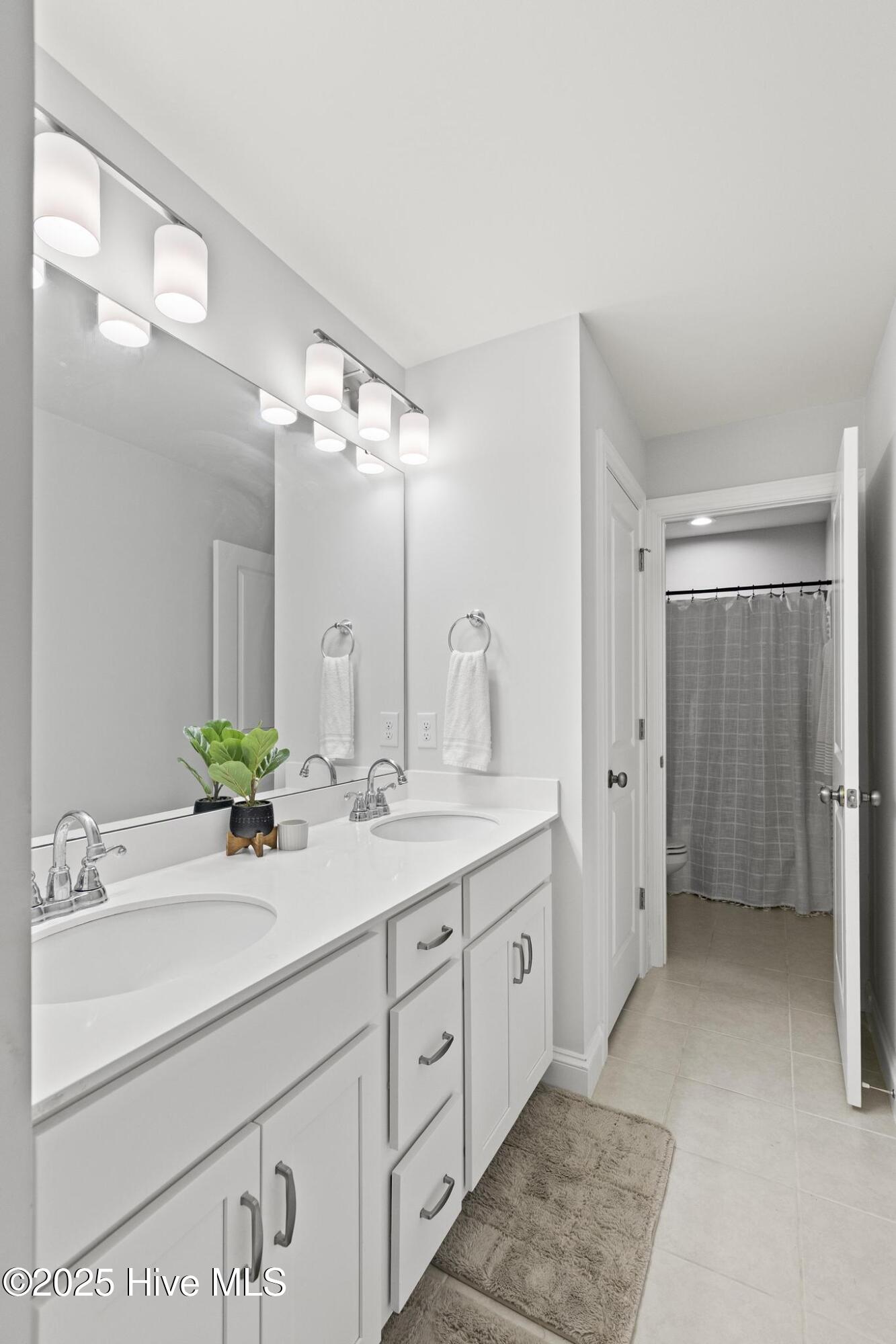 Hampstead, North Carolina, 28443, United States, 5 Bedrooms Bedrooms, ,4 BathroomsBathrooms,Residential,For Sale,1972632